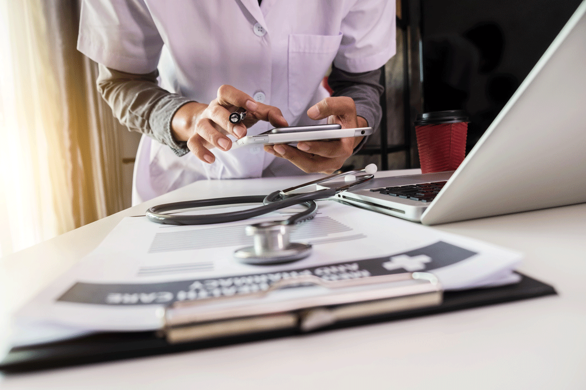 clinician using Dash scheduling software for patient scheduling and patient chat on mobile device